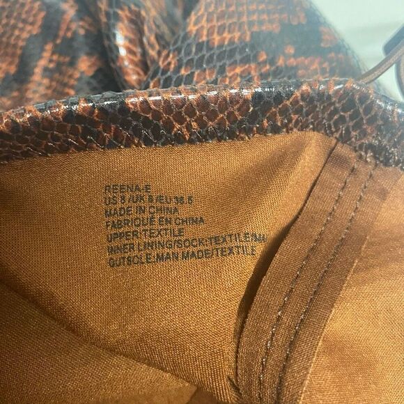 SHOEDAZZLE Women’s Knee Boots Reena Snake Design Beown Size 8 Zipper Closure NEW - Picture 4 of 11